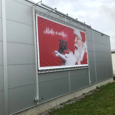 Bannerlift mit Digitaldruckbanner