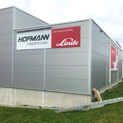 Bannerlift mit Digitaldruckbanner