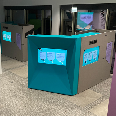 Info Display TV mit Akustikplatte Schallschluckend 180cm x 250cm