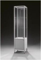 P4 S�ulenvitrine mit Stauraum Art.Nr. 001007