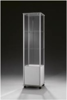 P1 S�ulenvitrine mit Stauraum Art.Nr. 001002