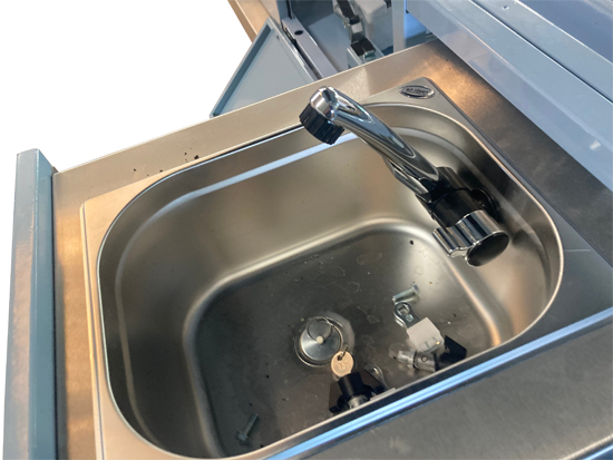 Sonderkonstruktion, Ape als Kaffeefahrzeug mit externer Wasserversorgung und Pumpe, Elektrik, Wasseranschlüsse, Gastrogeräte, Transportservice, Dämmung, Unterkonstruktion