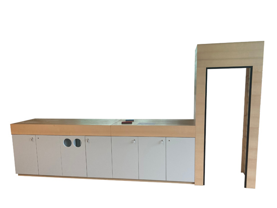 Objekteinrichtung Automatenverkleidung mit Arbeitsflche und Schrnken