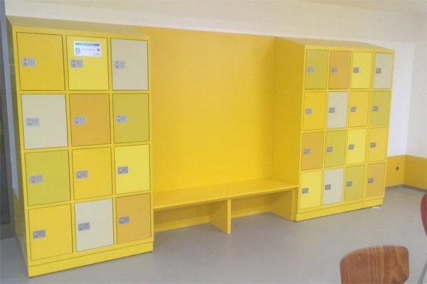 Abschliebare Spinde und Sitzbank