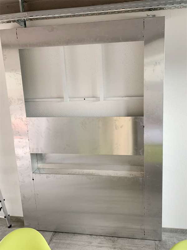 Blechmbel Absorberschaum Falz belegt Mit integriertem Monitor und Schallschluck