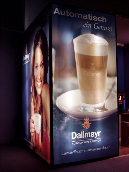 Messestand Dallmayr Juni 2008 mit Leuchtwnden