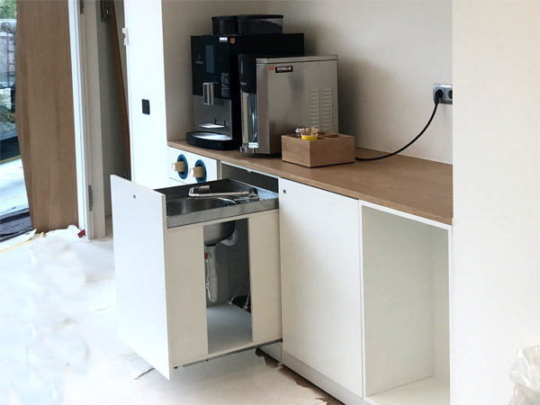 Kaffeepoint mit ausziehbarer Sple, Becherauszug, Schubladen und Zubehrkasten