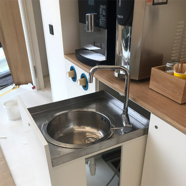 Kaffeepoint mit ausziehbarer Sple, Becherauszug, Schubladen und Zubehrkasten