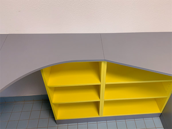 Kassenplatzeinrichtung im Freibad Gglingen Theke, Mbel, Regale, Ablage