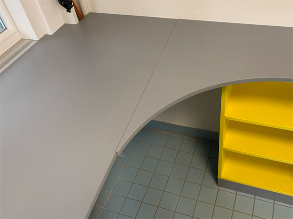 Kassenplatzeinrichtung im Freibad Gglingen Theke, Mbel, Regale, Ablage