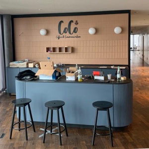 Loungecontainer, Container, Separee, Exklusivbereich, VIP, Kommunikationstheke, Terrazo Optik, Kunststeinplatte, Pagode, Vorhänge