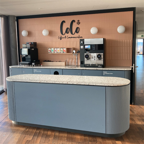 Loungecontainer, Container, Separee, Exklusivbereich, VIP, Kommunikationstheke, Terrazo Optik, Kunststeinplatte, Pagode, Vorhänge