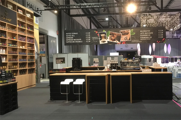 Messestand Dallmayr 2016 ca. 70m mit Palettenmbeln