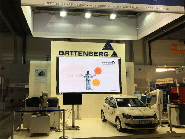 Messestand mit LED Wand ca. 2,4m hoch und ca 5m breit 48x48cm Module mit Auflösung nach Wunsch Unterschiedliche Modulgrößen möglich Stoffabhängung beleuchtet Absperrständer, Displays, Präsenter...