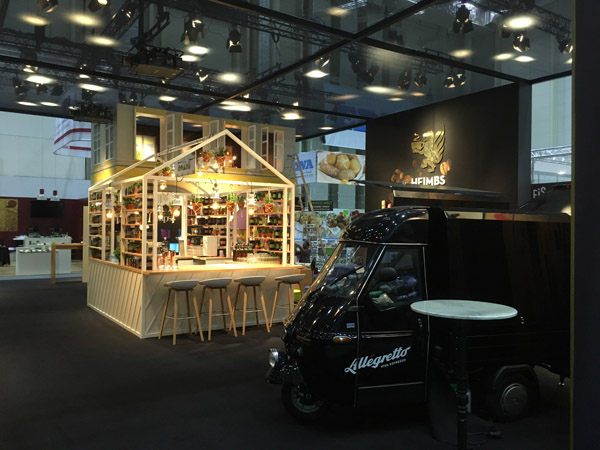 Doppelstockmessestand Dallmayr mit Teehaus ca. 230m