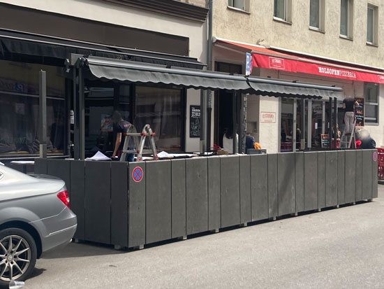 Schanigarten die Oase in der Stadt Konstruktion Transport Aufbau