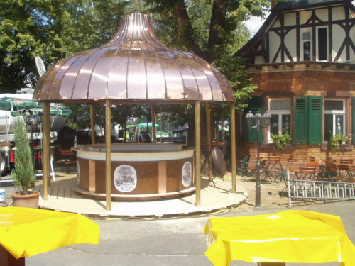Theke Groningen mit beleuchtbarem Board und Futritt im Sudhausnachbau