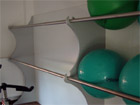 Objekteinrichtung Fitnessstudio mit Empfangstheken, GlasschiebetÃ¼ren, Spinden, SchrÃ¤nken, Spiegelwand, Ballaufbewahrung