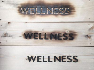 Schriftzug gefrst und bearbeitet