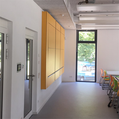 Rahmen für Klappladen in einer Mensa