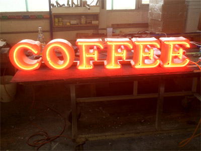 Schweiaufbau fr Neonbeleuchtung