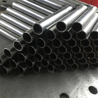 Winkelrohr aus Metall als Mbelverbinder