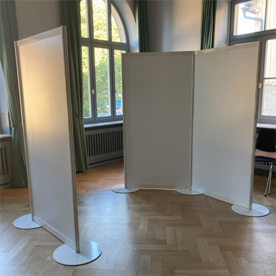 Posterwand Sytemstellwand Galeriewand Galerie System R8 mit Tellerfuß