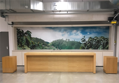 Eiche furniert / KBS schwarz ca. 3,50m Rückwand ca. 6m